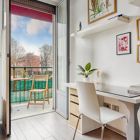 Luxury Flat Design District - Isola Apartment