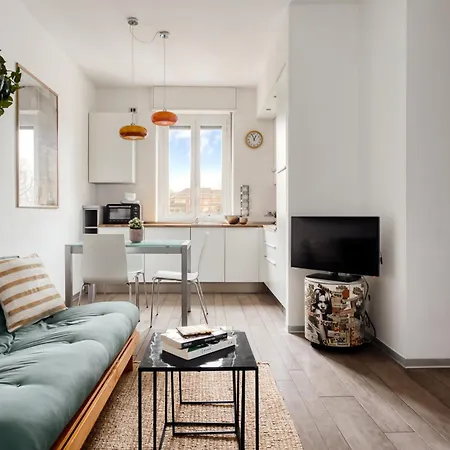 Luxury Flat Design District - Isola Apartment *
